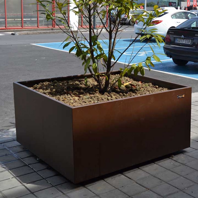 Jardinera cuadrada en corten